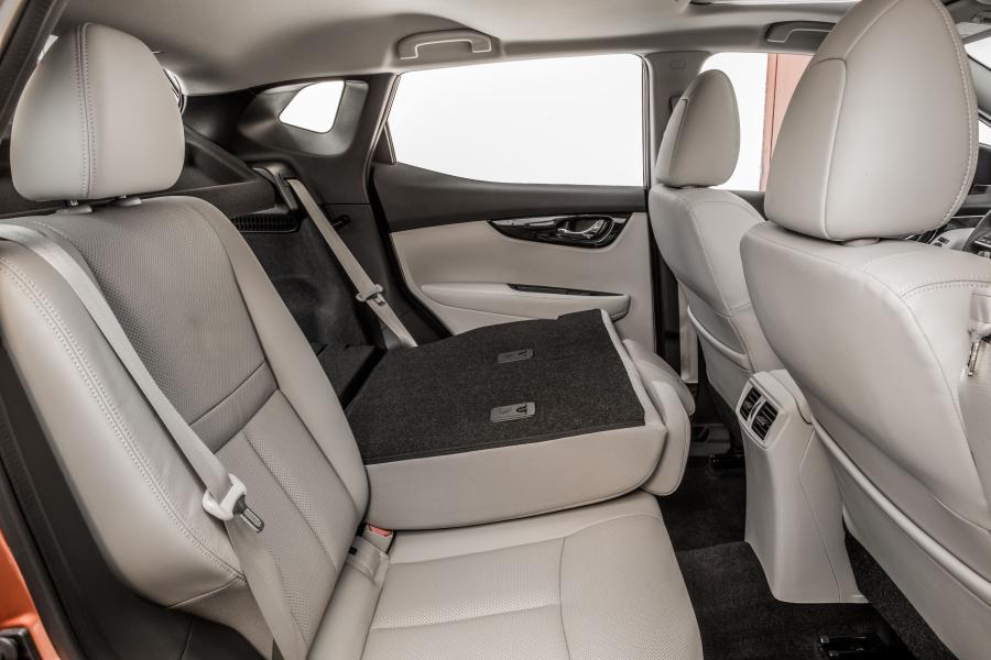 Интерьер Nissan Rogue Sport 2017 года  (фото 20 из 71)